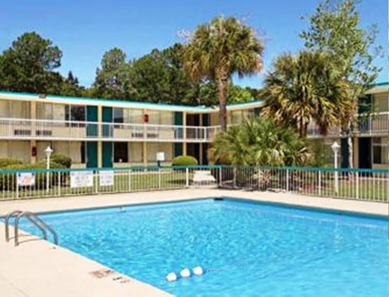 Super 8 By Wyndham Hardeeville - Savannah North Екстер'єр фото